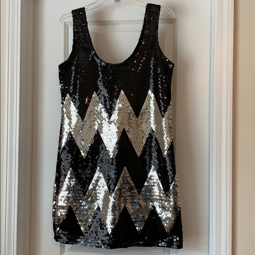 GUC BB Dakota Sequin Dress M